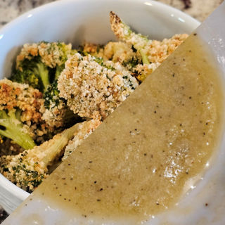 Crunchy Broccoli Bites with Buffalo Sauce
